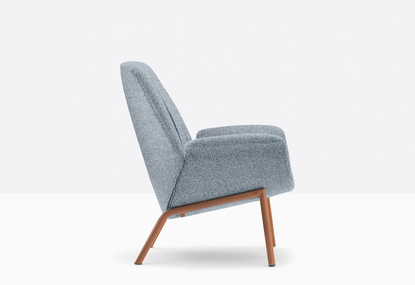 Upholstered armchair ILA 2023 